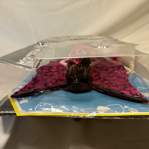 Draculaura Monster High Ghoul-To-Bat Transformation Doll - Picture 5 of 7